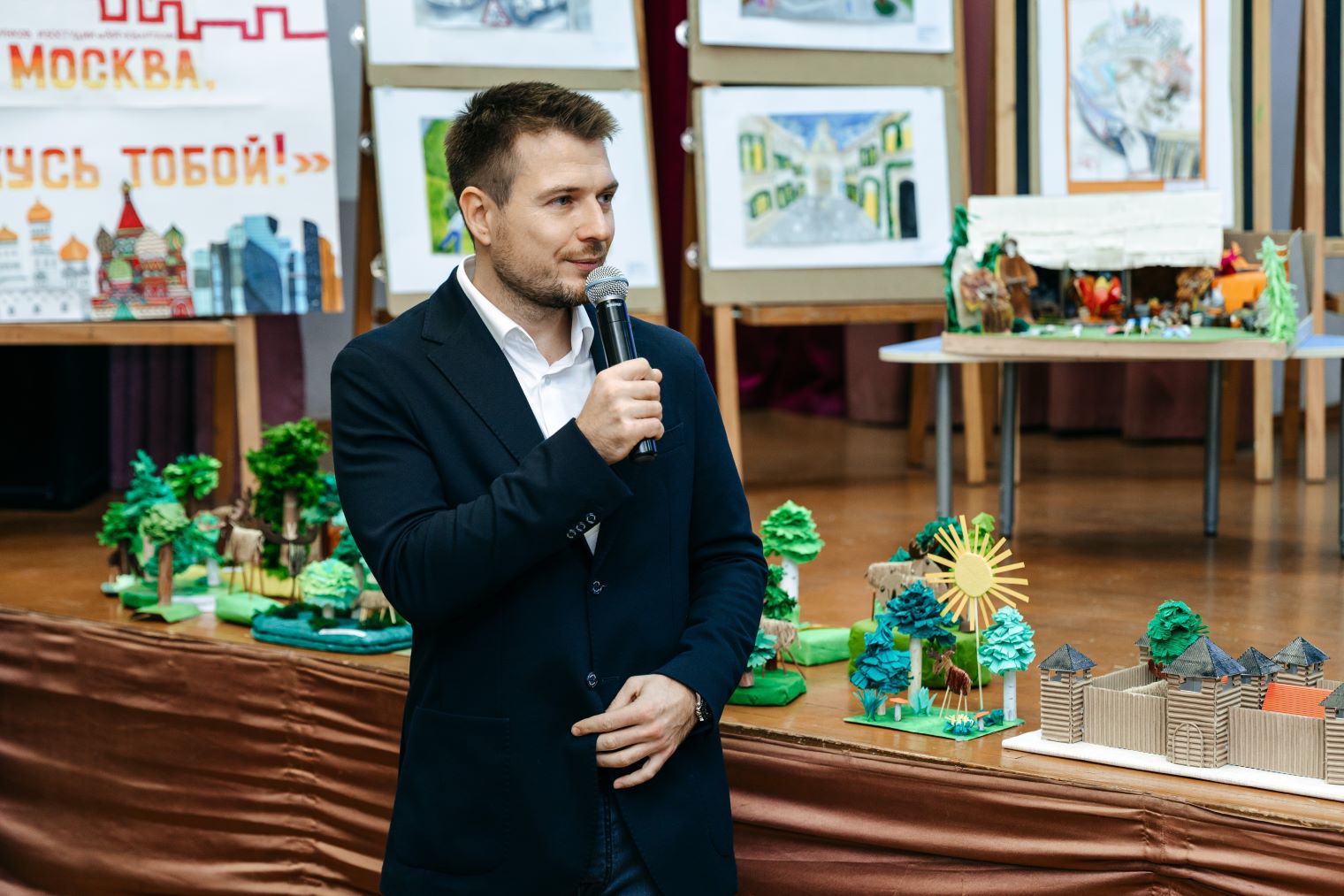 Председатель научно-образовательного союза «Родное слово» Константин Деревянко