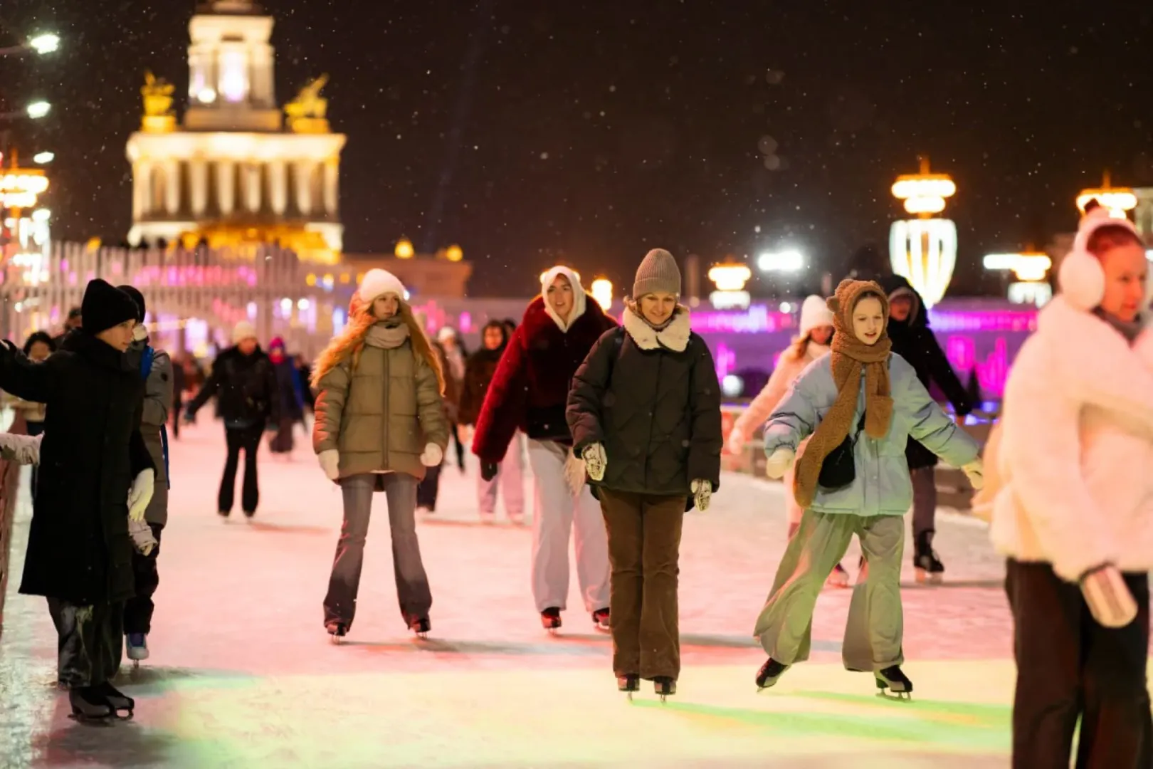 Каток на ВДНХ в Москве